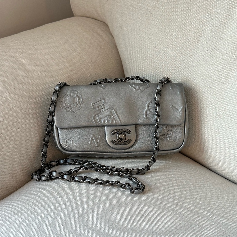 CHANEL Silver Quilted Shoulder Bag - Picture 2 of 10